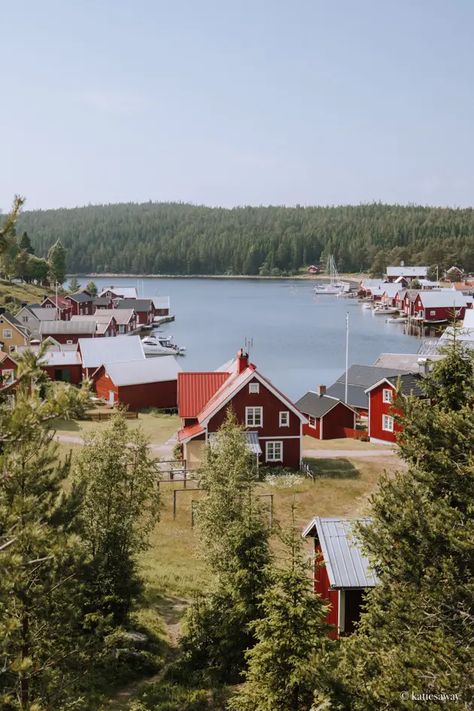 Sweden Landscape, North Sweden, Vaxholm Sweden, Sweden Places To Visit, Sweden Aesthetic, Travel Sweden, Incredible Landscapes, Northern Sweden, Nordic Aesthetic