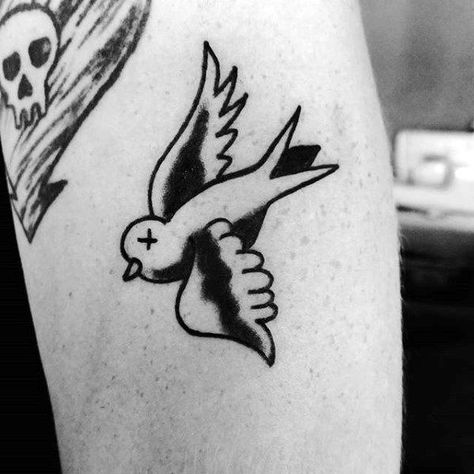 Traditional Sparrow, Traditional Bird Tattoo, Old School Ink, Tattoo Bird, Sparrow Tattoo, School Designs, Cool Tattoo Drawings, Traditional Sleeve, Bird Tattoos