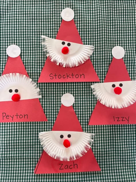 Christmas Unit 🎁🎄🤶🏻 Santa Claus Crafts For Kids, Paperplate Christmas Crafts, Santa Kids Crafts, Santa Claus Craft, Santa Hat Crafts, Kindergarten Christmas Crafts, Santa Claus Crafts, Christmas Art For Kids, Winter Crafts Preschool