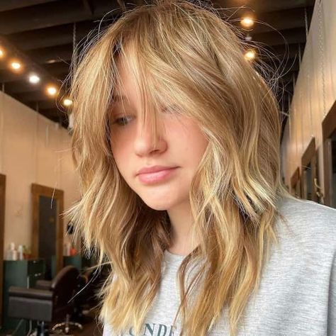 15 Low Maintenance Shag Haircuts for Women in 2021 Long Bob Shaggy Layers, Wavy Hair Choppy Layers, Medium Shag Haircuts With Curtain Bangs, Medium Shag With Curtain Bangs Straight Hair, 90s Shag Haircut, Wispy Short Hair, Shag With Curtain Bangs, 70s Shag, Goldie Locks