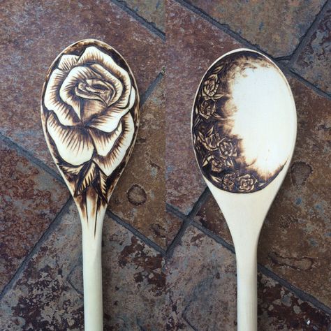 Beautiful Rose Pyrography Spoon by TheseOldWoods on Etsy… Beginner Wood Burning, Wood Burn Spoons, Wood Burning Patterns Stencil, Wood Burning Techniques, Wood Burn Designs, Spoon Crafts, Woodburning Projects, Pyrography Art, Into The Wood