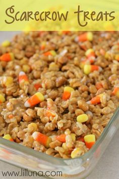 Scarecrow Treats! If you love peanuts and candy corn you will love this dessert! Scarecrow Treats, Peanuts And Candy Corn, Hallowen Ideas, Fröhliches Halloween, Chex Mix, Fall Treats, Theme Halloween, Yummy Sweets, Halloween Recipes