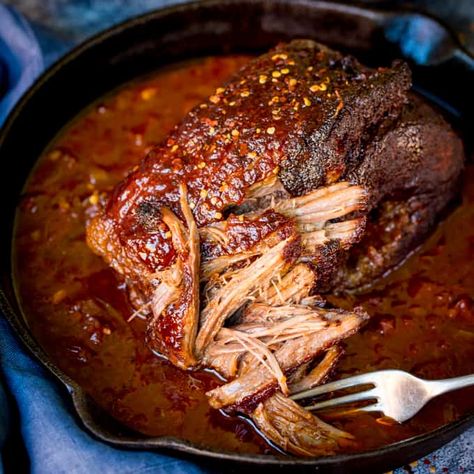 Caramelized Pulled Beef Brisket in a Rich Spicy Sauce Pulled Beef Brisket, Slow Cooked Beef Brisket, Spicy Sauce Recipe, Slow Cooked Brisket, Kitchen Sanctuary, Food Shots, Beef Brisket Recipes, Beef Dinners, Pulled Beef