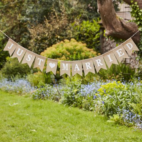 Wedding Bunting Ideas, Hessian Wedding, Hessian Bunting, Wedding Bunting, Beige Wedding, Romantic Heart, Wedding Venue Decorations, Wedding Fair, Wedding Business