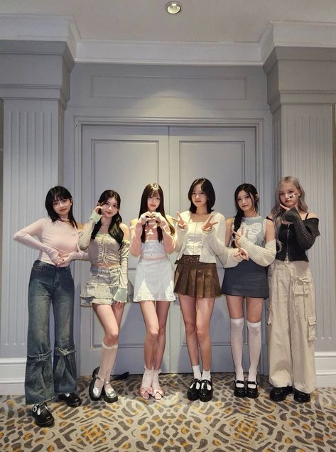 (1) IVE OFFICIAL JP (@IVEstarship_JP) / X Ive Group Photo, Ive Outfits, Ive Update, Inverted Triangle Outfits, Icona Pop, Girls Music, My Precious, Photo Sketch, Latest Instagram