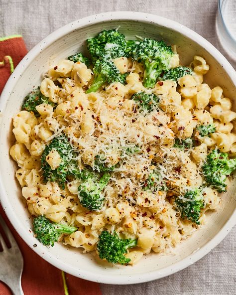 Recipe: One-Pot Creamy Broccoli Pasta | Kitchn - meh - one pot pastas always come out too mushy Yogurt Pasta, Creamy Broccoli Pasta, Batch Meals, Broccoli Pasta Recipe, Creamy Broccoli, Ditalini Pasta, Pecorino Romano, One Pot Dinners, Dinners To Make