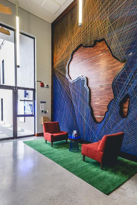 Facebook Office, فن الرسم بالمسامير, Interior Kantor, Cool Office Space, String Wall Art, Office Lobby, String Art Patterns, 카페 인테리어 디자인, String Art Diy