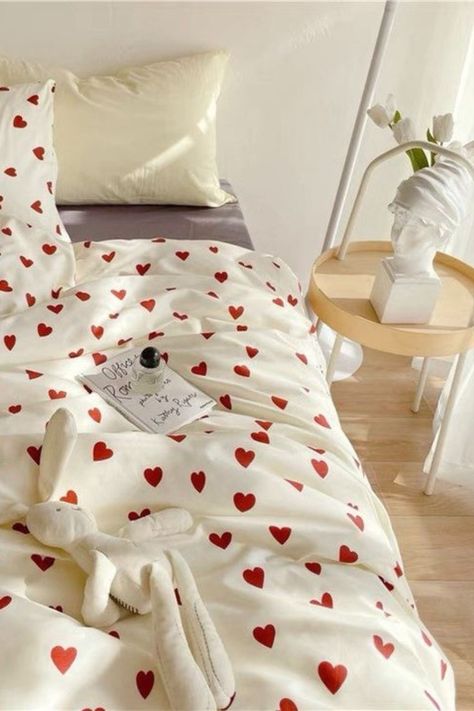 Red Dorm Room Aesthetic, Red Dorm Room Ideas, Girls Bedroom Red, Rockstar Room, Heart Comforter, Red Dorm, Girl Bedside Table, Heart Room, Dorm Packing