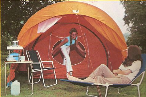 70s Camping, Vintage Camping Photos, Camping Photo, Weekend Camping, Retro Camping, Camping Parties, Fall Camping, Camping Aesthetic, Family Camping Trip