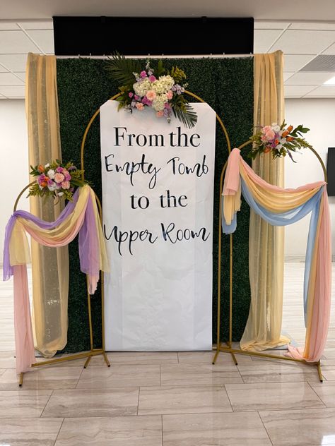 Photo backdrop for resurrection sunday. Church backdrop for easter. Chiffon table runners with gold arches from EfavorMart.com Easter Photo Backdrop Ideas, Church Backdrop, Easter Photo Booth, Easter Photo Backdrop, Easter Backdrops, Diy Photo Backdrop, Church Easter Decorations, Easter Event, Sunday Church