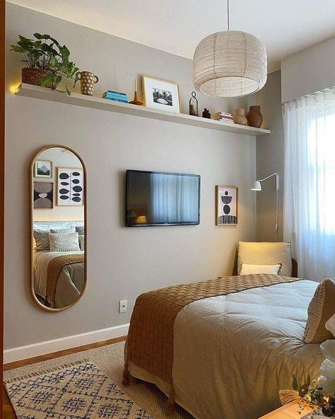 Ugly Apartment Makeover, Simple Bedroom Ideas For Small Rooms, Small Apartment Bedrooms, Studio Apartment Living, College Room Decor, Small Room Design Bedroom, Deco Studio, Casa Vintage, Bilik Tidur