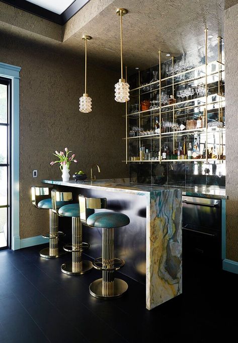 Bar Deco, Home Bar Rooms, Modern Home Bar, Shelves Design, Bar Shelves, Marble Bar, Brass Bar, Home Bar Designs, Bar Room