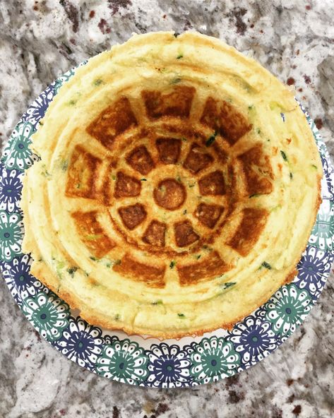 Cornbread Waffle Bowl, Chaffle Bowl Recipe, Dash Waffle Bowl Maker Recipes, Parmesan Waffles, Waffle Bowl Recipe, Chilli Bowl, Dinner Waffles, Zucchini And Onions, Mini Waffle Recipe