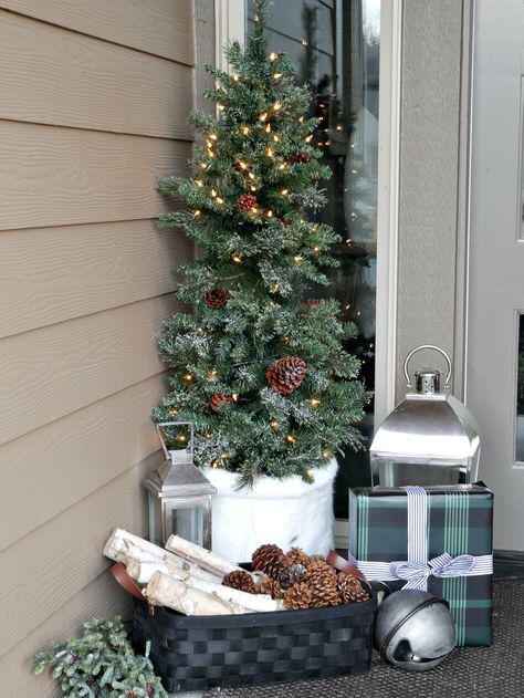 Switching out the decor on our porch is one of the first signs that it’s a new season! Today, I’ve teamed up with 9 other bloggers who are all sharing their Christmas Porches! I kept a lot of the same features as last year, but also mixed it up a bit. I wanted it to... Simple Christmas Front Porch, Rustic Christmas Front Porch, Christmas Study, Christmas Front Porch Decor Ideas, Front Porch Ideas Christmas, Christmas Porches, Christmas Front Porch Decor, Porch Ideas Christmas, Christmas Front Porch Ideas