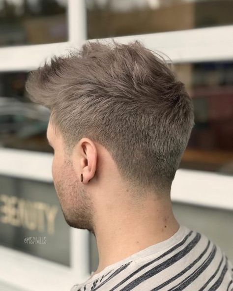 Picture of a perfect blend men's taper fade Mens Taper Fade, Low Taper Fade Haircut, Gents Hair Style, Taper Fade Haircut, Tapered Haircut, Mens Hairstyles Thick Hair, Long Hair On Top, Mens Fade, Faded Hair