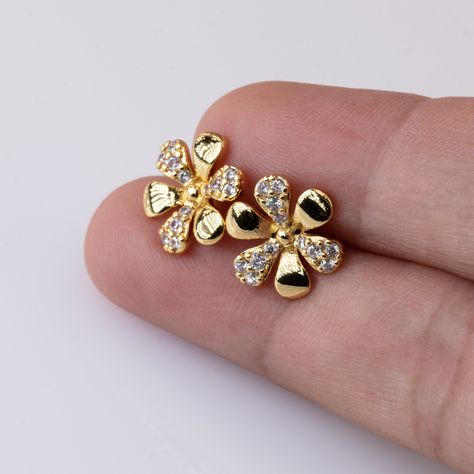 Daisy Studs, Gem Earrings, Flower Stud Earrings, Sparkly Earrings, Flower Stud, Stud Earrings For Women, Gold Rhinestone, Diamond Flower, Women Diamond