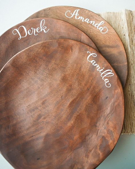 DIY calligraphy decals Wooden Charger Plates, Best Friend Wedding Gifts, Pretty Calligraphy, Wooden Chargers, Wood Chargers, Diy Calligraphy, Free Handwriting, Wedding Gifts For Friends, Wall Hanging Diy