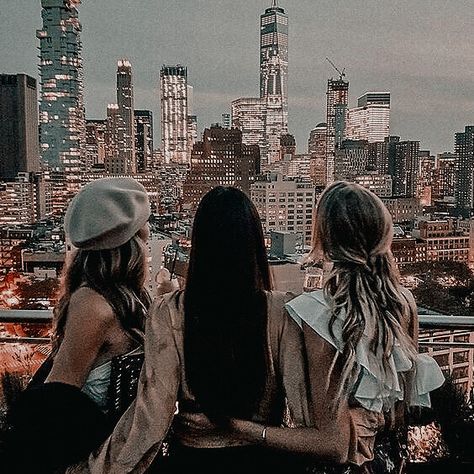 Best Friend Fotos, Bff Pics, Leonie Hanne, York Aesthetic, Three Girls, New York Pictures, Shotting Photo, Best Friend Photoshoot, Best Friends Shoot