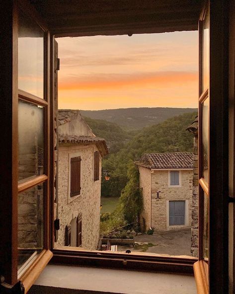 Tuscany Aesthetic, Italy Villages, Italy Countryside, Italy Vibes, Tuscany Landscape, Italy Landscape, Europe Aesthetic, Under The Tuscan Sun, Living In Italy