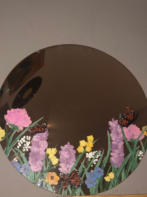 Mirror Painting Butterfly, Draw On Mirror Ideas, Painted Flower Mirror, Mirror Flower Painting, Butterfly Mirror Painting, Flower Painting On Mirror, Flowers Painted On Mirror, Mirror Painting Easy, Mirror Art Painted Aesthetic