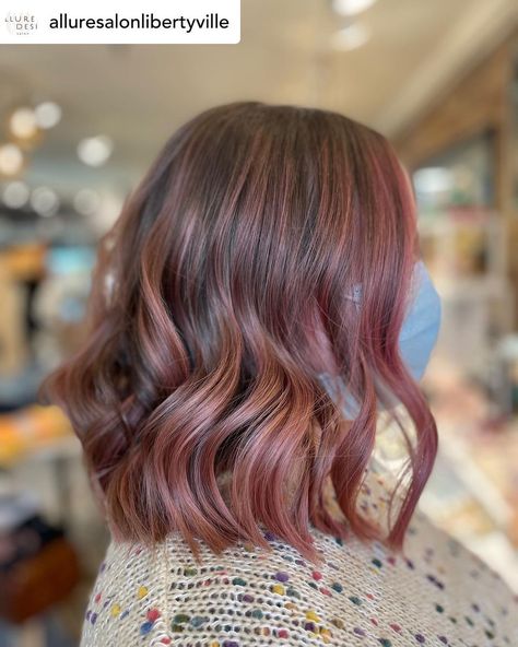 Light Brown Hair With Light Pink Highlights, Subtle Pink Highlights In Brown Hair, Pink Brunette Hair, Pink Baylage Hair Light Brown, Rose Brown Hair Color, Chocolate Rose Gold Hair, Rose Pink Brunette Hair, Dusty Pink Highlights Brunette, Light Brown Hair With Pink Highlights Rose Gold