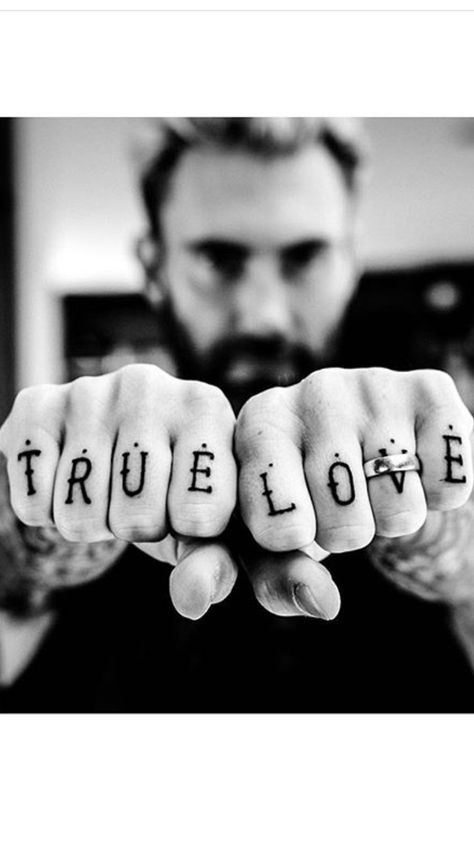 Awesome Finger Letter Tattoos, Adam Levine Tattoos, Love Finger Tattoo, Fingers Tattoo, True Love Tattoo, Petit Tattoo, Knuckle Tattoos, Hand And Finger Tattoos, Hand Tats