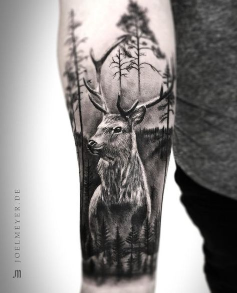 ᴊ ᴏ ᴇ ʟ ᴍ ᴇ ʏ ᴇ ʀ sur Instagram : Today was fun! 🦌🌲 • • • • • #deer #deertattoo #forest #foresttattoo #tattoo #ink #inked #tattooed #tattooartist #tattooart #art #tattoolife… Forest Tattoo Sleeve, Deer Tattoo Designs, Stag Tattoo, Hirsch Tattoo, Realistisches Tattoo, Tattoo Black And Grey, Hunting Tattoos, Cool Shoulder Tattoos, Animal Sleeve Tattoo