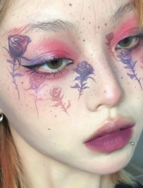 Cool rose makeup Dream Makeup, Flower Makeup, Rose Makeup, No Eyeliner Makeup, Rose Painting, Makeup Art, Makeup Inspo, Rose Flower, Watercolor Flowers