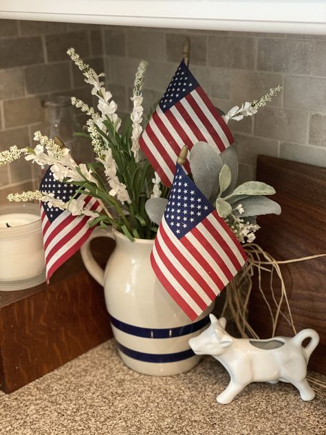 Patriotic Dough Bowl Decor, 4th Of July Dough Bowl Decor, Memorial Day Centerpieces, Patriotic Centerpieces Table Decorations, Patriotic Centerpieces Diy, Farmhouse Patriotic Decor, Patriotic Centerpieces, Memorial Day Decorations, Americana Crafts