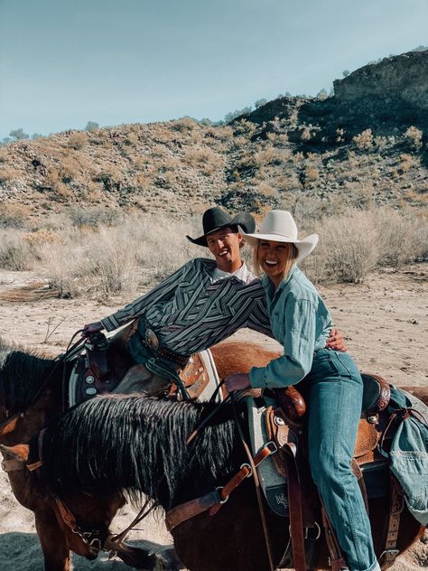 Rodeo Couple Pictures, Country Bf Aesthetic, Rodeo Girlfriend, Punchy Cowboy, Rodeo Couples, Country Couple Photos, Western Couples, Country Couple Pictures, Country Relationship Goals