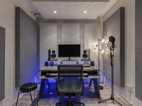 Ruang Studio Musik, Music Studio Design, Music Room Design, Home Recording Studio Setup, Music Bedroom, Home Studio Ideas, Home Music Rooms, Recording Studio Design, Recording Studio Home