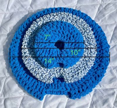 10 Crochet Snake Hide Patterns Crochet Snake Donut, Snake Sweater Crochet, Ball Python Crochet Pattern Free, Crochet Snake Hide, Easy Crochet Snake Pattern Free, Diy Snake Hide, Crochet Snake Pattern, Crochet Hat Size Chart, Snake Sweater