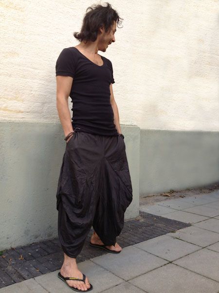 Black Stretch #Samuraipants Check out the full range of our new category; #samuraipants For more information about #bindidesigns products, please visit: BindiDesigns.eu Bindi Designs, Samurai Pants, Boho Men, Estilo Hippie, Argentine Tango, Boho Pants, Free Flowing, Pants Women, Stretch Pants