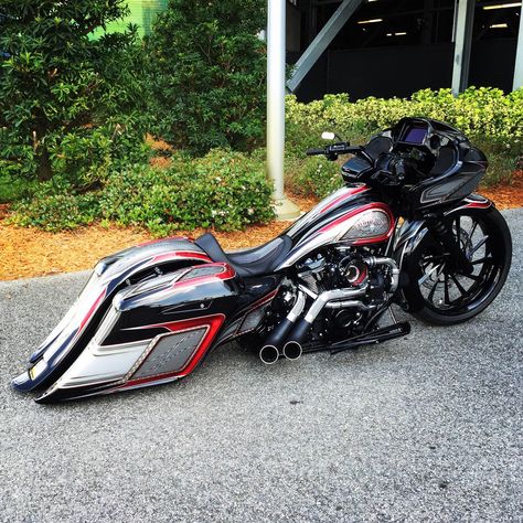 Custom fat 23” air ride harley davidson custom bagger with turbo Custom Street Glide, Harley Bagger, Custom Bagger, Custom Motorcycles Harley, Road Glide Custom, Bagger Motorcycle, Custom Paint Motorcycle, Harley Davidson Baggers, Custom Street Bikes