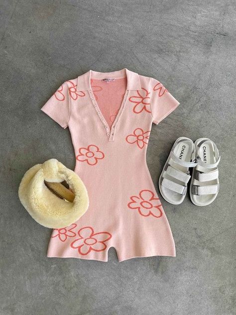 Really very nice it is very good to the body Peach Clothes, 80s Inspired Outfits, Flower Jumpsuit, Flower Knit, Vibe Tribe, Short Romper, Swag Outfits For Girls, Romper Outfit, Knitted Romper