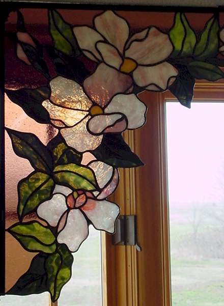 Flower corner. WOULD LIKE THIS WITH DOGWOOD BLÒOMS, OR PERSIMMON BRANCH. Corner Stained Glass Window, Stained Glass Window Corners, Stainglass Window Art, Stained Glass Corners, Stained Glass Corner Panels, Persimmon Branch, Stained Glass Corner, Window Corner, Dogwood Flower