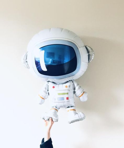 Space Theme Birthday Party, Astronaut Balloon, Space Decorations, Filling Balloons, Astronaut Party, Outer Space Decorations, Outer Space Party, Astronaut Design, Outer Space Birthday