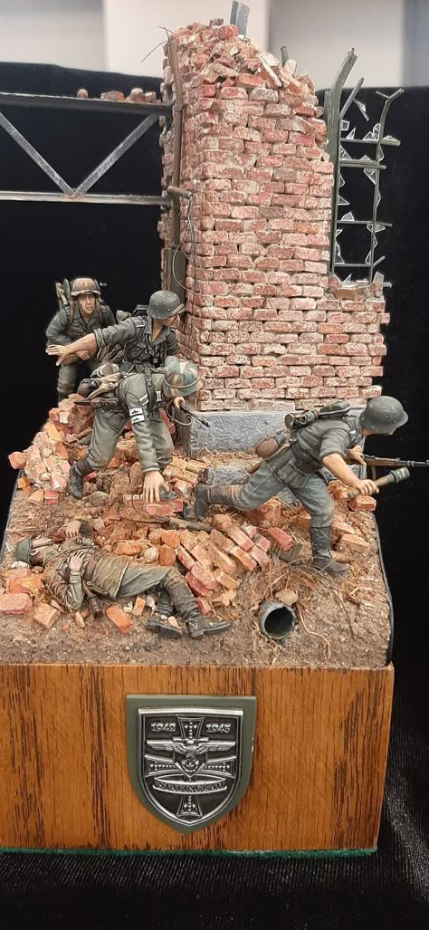 Wwii Diorama, Ww2 Diorama, Wwii German Uniforms, Diorama Art, Modelling Tips, Dragon Tattoo Art, Model Tips, Ww2 Soldiers, German Uniforms