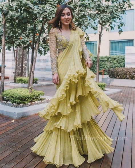 Stylish Indian Outfits Wedding Ideas, Indo Western Dress Party Wear Indian Weddings, Aza Fashion Outfits 2020, Indian Bridesmaids Outfits Ideas, Dress Ideas For Wedding Guest, Indian Wedding Guest Outfit Ideas, Wedding Reception Outfit Guest, Wedding Guest Outfit Women, Wedding Guest Outfit Indian