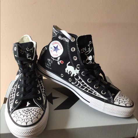 Converse Chuck Taylor All Star Pro Sean Pablo Black High Top Skate Shoe. Unique Custom Art Work With Spider Web Design.Lace Up Closure. Fits True To Size. New With Box. Emo Shoes, Diy Converse, Sean Pablo, Cute Converse Shoes, Cool Converse, Converse Design, Custom Skates, Grunge Shoes, Painted Converse