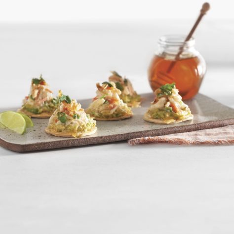 Crab Tostadas, Mini Tostadas, Spicy Crab, Kid Desserts, Salad Sauce, Crab Salad, Mashed Avocado, Honey Recipes, Most Popular Recipes