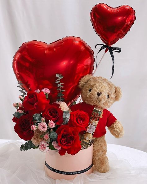 Welcoming the month of love like 🧸🌹♥️🎈🍫 And just like that, Valentine’s in just 13 days left! You wouldn’t want to miss it 🥰 Save up for … | Instagram Valentine Flower Arrangements, Hadiah Valentine, Valentines Bricolage, Valentines Day Baskets, Valentine Gift Baskets, Valentine Baskets, Valentine Bouquet, Valentine's Day Gift Baskets, Valentines Balloons