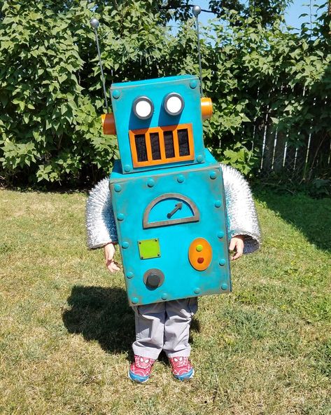 Cardboard Box Robot Costume, Robot Box Costume, Easy Robot Costume, Robot Out Of Cardboard Boxes, Homemade Robot Costume, Cardboard Robot Costume, Cardboard Robot Diy, Robot Costume Diy, Robot Halloween Costume