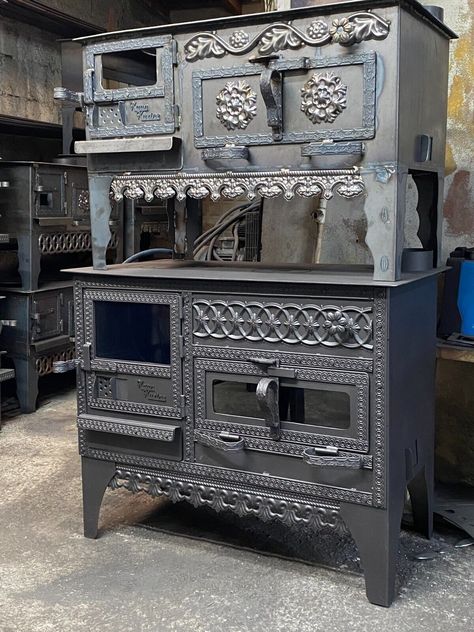 Fireplace Oven, Antique Kitchen Stoves, Pit Cooking, Wood Burning Cook Stove, Parlour Stove, Mountain Home Exterior, Coal Stove, Fire Pit Cooking, Stoves Cookers