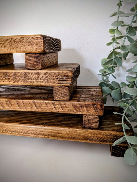 These handmade wooden countertop trays / risers are the perfect  way to display candles, plants, kitchen and bathroom items, or your crafts - you can use your imagination! Completely reclaimed, only using safe, environmentally sourced timber, finished in a lovely dark oak wax, that really brings out the beautiful grain.  A number of different sizes to suit whatever you want to display! Get a bargain by buying all options! NO EXTRA DELIVERY COST FOR MULTIPLE ITEMS! (UK) Small 12.5cm X 9.5 X 4.5cm Medium 20.5cm X 9.5 X 4.5cm Large 28cm X 9.5 X 4.5cm Extra-Large  35.5cm X 9.5 X 4.5cm Please note! All our products involve wood, a natural material that will move over time. Although we try our best, there may be shakes, knots, imperfections or gaps that appear when joining pieces. Countertop Tray, Wooden Risers, Wood Art Projects, Wood Projects That Sell, Reclaimed Wood Projects, Wooden Display, Easy Wood, Scrap Wood Projects, Diy Holz