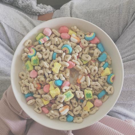 Aesthetic Cereal, Cereal Aesthetic, Sereal Sarapan, Aesthetic Mornings, Breakfast Aesthetic, Crunch Cereal, Bowl Of Cereal, Unicorn Foods, Think Food