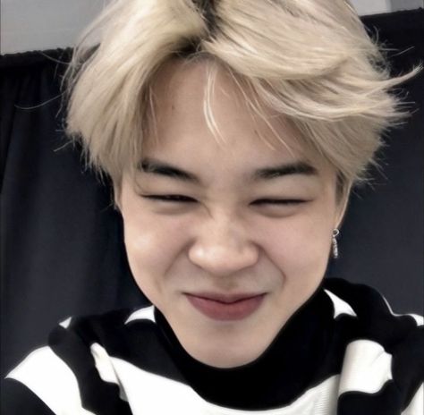 Jimin Selca, Happy End, Park Ji Min, Dara Kpop, Park Jimin Cute, Park Jimin Bts, Fan Fiction, Jimin Jungkook, Messy Hairstyles