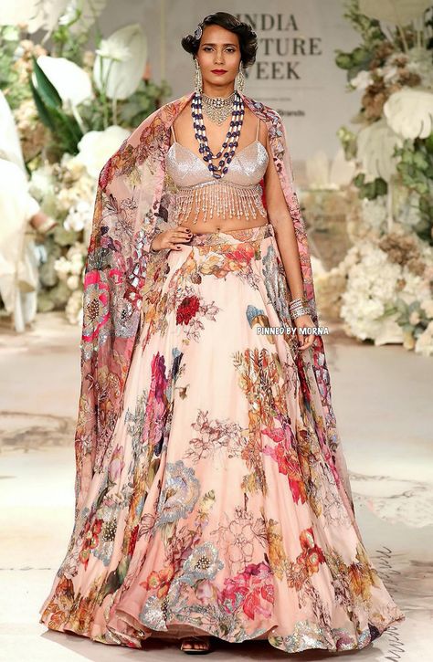 Varun Bahl - India 🇮🇳 Varun Bahl, Couture Outfits, Indian Suits, Indian Clothes, Couture Week, Indo Western, Pakistani Outfits, Western Outfits, Pakistani Dresses