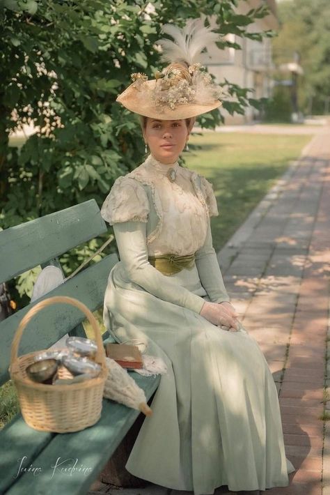 Titanic Wardrobe, 1900 Fashion Women, Victorian Era Outfits, Edwardian Ball Gown, Edwardian Day Dress, 1890s Dress, Edwardian Gowns, 1900 Fashion, Edwardian Wedding