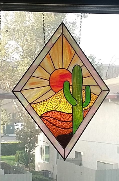 Diy Stained Glass Window, Glass Painting Patterns, Stained Glass Patterns Free, Fused Glass Artwork, Stained Glass Decor, Glass Art Projects, Stained Glass Ornaments, Stained Glass Suncatchers, Stained Glass Flowers